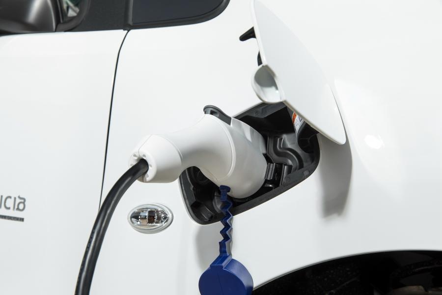 Детали экстерьера Peugeot Partner Van Long Electric 2017 года  (UK) (фото 2 из 11)